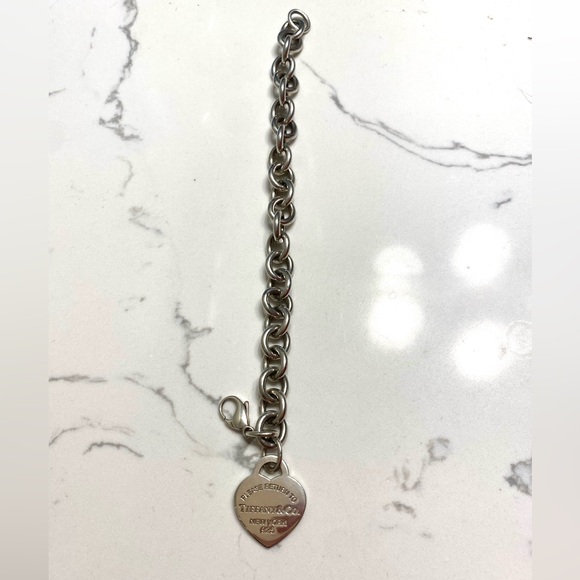 Tiffany and Co. Return to Tiffany Heart Tag Charm Bracelet in Silver - Picture 3 of 4